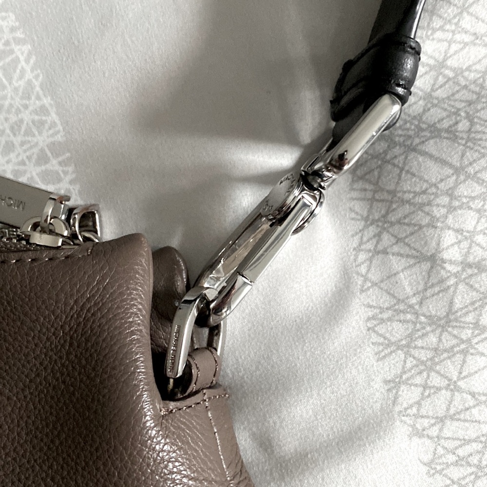 Michael Kors leather shoulder bag - Picture 9 of 11